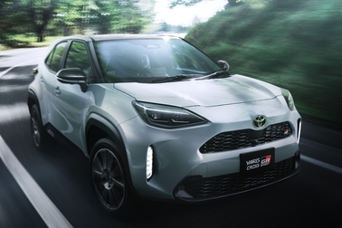 【モデル入り素材】GR SPORT（ハイブリッド・2WD）